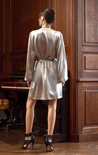 Load image into Gallery viewer, Dove. Short, (knee length) beautiful Pure Silk robe. It is belted at the waist and with a side pocket. Wonderful to wear over any item or nightwear.
Composition: 100% Silk Satin
Care: Machine or Hand wash in cold water
Details : Loose fit. Waist belt with loops on the sides. Inside pocket on the right side seam.