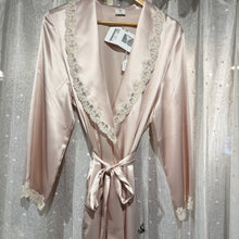 Load image into Gallery viewer, Collier Silk Dressing Gown