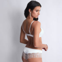 Load image into Gallery viewer, Drawing your attention to a deep and curved neckline thanks to its integrated moulded cups, Satin Memories by Aubade plunge bra offers a modern, comfortable and sexy shape
Refined with French embroidery with a very original wave pattern on the front, it is adorned in the back with a soft glossy Italian satin that brings a comfort for a modern silhouette.