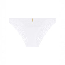 Load image into Gallery viewer, Offering a comfortable but sexy, slightly low-cut, the Satin Memories by Aubade Italian bottoms sensually sublimate the curves. Unfolding a very soft shiny Italian satin, it dresses the hips and the bend of the bottom with a delicate French embroidery, while playing with transparency. In front, a golden bamboo-inspired jewel subtly illuminates the skin.
Product image.