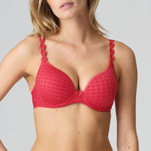 Load image into Gallery viewer, Formed smooth underwire bra with a sweetheart-shaped cup. The straps may be worn normally but also adapt to a halter style. Lovely plunge line. The signature daisy straps complete the picture! This bra has the added advantage that it may also crossed over at the back. Fabric Content: Polyester: 48%, Polyamide: 43%, Elastane: 9%