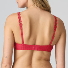 Load image into Gallery viewer, Formed smooth underwire bra with a sweetheart-shaped cup. The straps may be worn normally but also adapt to a halter style. Lovely plunge line. The signature daisy straps complete the picture! This bra has the added advantage that it may also crossed over at the back. Fabric Content: Polyester: 48%, Polyamide: 43%, Elastane: 9%