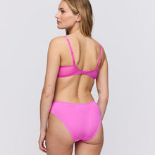 Load image into Gallery viewer, This is the classic Marie Jo bikini style Rio brief. It has a very attractive flower pattern and the front with a smooth hip and back. With smooth lines and a great fit around the bottom, it offers stylish cover.
Fabric content: Elastane:9%, Polyester:31%, Polyamide:54%, Cotton:6%