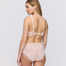 Load image into Gallery viewer, Crystal Pink perfect formed cup heart-shaped bra. Its underwired plunge cup gives a lovely feminine shape that both comfortable and stylish. It has a non-transparent cups give perfect coverage. The pretty lace straps are attractive enough to be seen.
Fabric content: Polyester:40%, Polyamide:48%, Elastane:12%