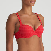 Load image into Gallery viewer, Scarlet. Push-up plunge bra with integrated padding for a deep cleavage, gently edged with the Avero signature daisy embroidery. This bra lifts beautifully, resulting in a seductive cleavage. Particularly good for smaller bust sizes.
Fabric Content: Polyester: 83%, Polyamide: 13%, Elastane: 4%