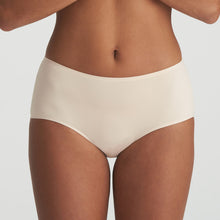 Load image into Gallery viewer, Super smooth, super light Shorts without visible seams or stitching. The soft microfibre fits snugly over the bum and offers light control. A fine glossy border on the waistband adds a luxurious touch. No label on the inside and with a soft cotton gusset. These shorts are worn on the hip but offer full coverage on the bottom. Fabric Content: Polyamide: 81%, Elastane:15%, Cotton: 4%. CAFFÉ LATTE.