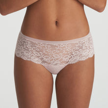 Load image into Gallery viewer, Just what you were looking for: lace shorts that are super comfy and do not show under your clothes. The secret? Soft, fine lace and a seamless finish. No visible lines and a great fit around the bottom. Fabric Content: Polyamide: 82%, Elastane:14%, Cotton: 4%. PATINE.