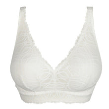 Load image into Gallery viewer, Famous for their beautifully crafted bras catering to the larger bust, Salerno is another member to the Prima Donna family. The is a lace wireless bralette with a non-transparent design. It has a longer line for comfort and support.
Fabric content: Polyamide:83%, Elastane:17%.
Ivory.