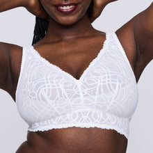 Load image into Gallery viewer, Famous for their beautifully crafted bras catering to the larger bust, Salerno is another member to the Prima Donna family. The is a lace wireless bralette with a non-transparent design. It has a longer line for comfort and support.
Fabric content: Polyamide:83%, Elastane:17%.
Ivory.
ory