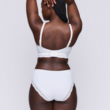 Load image into Gallery viewer, Famous for their beautifully crafted bras catering to the larger bust, Salerno is another member to the Prima Donna family. The is a lace wireless bralette with a non-transparent design. It has a longer line for comfort and support.
Fabric content: Polyamide:83%, Elastane:17%.
Ivory.