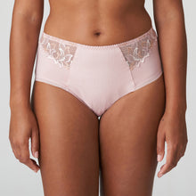 Load image into Gallery viewer, SALE Looking for comfortable and oh so elegant briefs? These full briefs have it all. The wide cut on the hip means no budging. The exquisite embroidery completes the light, luxurious look. Full back for coverage. Total comfort!
Fabric: Polyamide: 58%, Polyester: 20%, Elastane:12%, Cotton:10%. Vintage Pink.