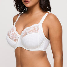 Load image into Gallery viewer, The Madison series is a keeper for many fans. No surprise, because this is very much a youthful, elegant series, thanks to the combination of checks and lace.This bra’s sublime fit has long been acclaimed. The cups are sewn from three sections to support, centre and lift the bust optimally. It not only makes you look slimmer, it’s exceptionally comfortable too! Fabric content: Polyamide: 83%, Elastane:17%. Ivory.