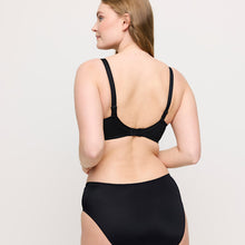 Load image into Gallery viewer, BEST SELLER!
This is our most popular bra, and for good reason! Three-section wire bra with a legendary fit and a light look. The top of the cup is finished with subtle two-tone embroidery that runs into the straps. The cups are deeper than any other Prima Donna bra for a perfect fit. The firm cups lift the bust while the higher side section covers more and gives proper support which ensures better uplift for largest sizes.
Fabric: Polyamide: 56%, Polyester: 25%, Cotton:12%, Elastane: 7%. BLACK.