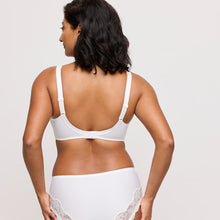 Load image into Gallery viewer, The Madison series is a keeper for many fans. No surprise, because this is very much a youthful, elegant series, thanks to the combination of checks and lace.This bra’s sublime fit has long been acclaimed. The cups are sewn from three sections to support, centre and lift the bust optimally. It not only makes you look slimmer, it’s exceptionally comfortable too! Fabric content: Polyamide: 83%, Elastane:17%. Ivory.