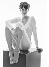 Load image into Gallery viewer, Beautiful Woollen-Silk V Neck Long Sleeve Vest. This temperature regulating natural fabric is so comfortable to wear. It has no side seams and has a stylish satin edging for subtle elegance. Hanro Woolen/Silk sizing is on the larger end of the spectrum. When ordering select the size down from normal. Fabric mix: 70% merino wool, 30% pure silk Machine washable