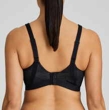 Load image into Gallery viewer, Fantastically supportive formed cup underwire sports bra. It offers versatile support and extreme comfort. Adjustable straps, with hooks and eyes. The graphic lace detail cups and straps have a cross-back or straight option. Three-part cup for extra support. Padded straps and closure. No irritation seamless cup. Anti-chafing super soft elastic banding. The performance fabric uses highly breathable technology to keep you cool, fresh and dry. Wash at 30°C Polyamide: 54%, Polyester: 27%, Elastane: 19%