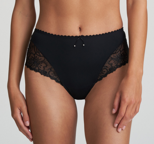 This is the classic Marie Jo full brief. The fine lace embroidery runs over the hips and really brings out the elegant line. With no visible lines, it covers part of the tummy plus full coverage at the back to create a stylish yet comfortable brief.  Fabric content: Polyamide: 76%, Polyester: 10%, Elastane: 11%, Polyester 7% Cotton: 7%  Black.
