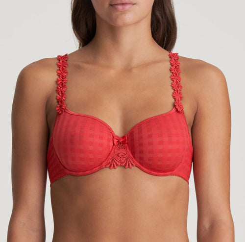 An underwired, non-padded bra. It has the signature Avoro dainty daisy straps, which may be worn as normal or in a halter style. This is the perfect everyday bra. Light and comfortable. Its seamfree cups work perfecly as a t/shirt bra too!   Fabric Content: Polyamide: 79%, Elastane: 17%, Polyester: 4%
