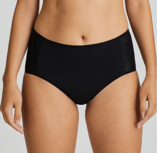 Beautifully comfortable matching full briefs to go with your sports bra, creating a perfect sporty ensemble. Sporty high-waist briefs, decorated with textured detail at the sides. Comfy and stylish.  Wash at 30°C Polyamide:80%, Elastane:15%, Cotton:5%