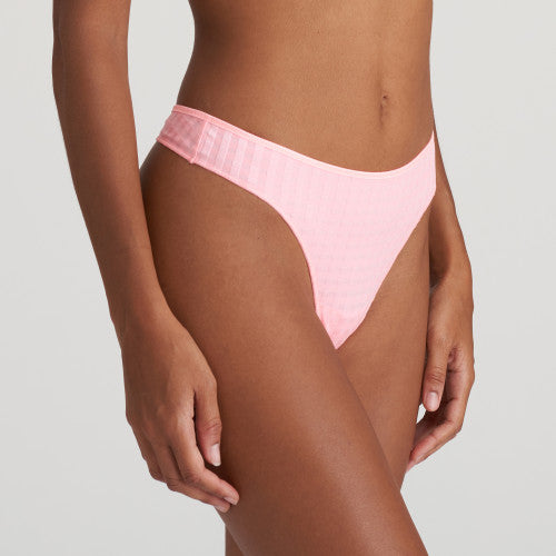 A wide-sided G/String that is beautifully smooth and opaque at the front. A cheeky daisy embroidery detail and the back completes the look! A very feminine, sensual and sexy style that reveals the bottom.  Fabric Content: Polyamide: 77%, Elastane: 17%, Cotton: 6%