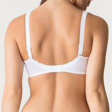Load image into Gallery viewer, The Madison series is a keeper for many fans. No surprise, because this is very much a youthful, elegant series, thanks to the combination of checks and lace.This bra’s sublime fit has long been acclaimed. The cups are sewn from three sections to support, centre and lift the bust optimally. It not only makes you look slimmer, it’s exceptionally comfortable too!