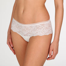 Load image into Gallery viewer, Just what you were looking for: lace shorts that are super comfy and do not show under your clothes. The secret? Soft, fine lace and a seamless finish. No visible lines and a great fit around the bottom. Fabric Content: Polyamide: 82%, Elastane:14%, Cotton: 4%. IVORY.