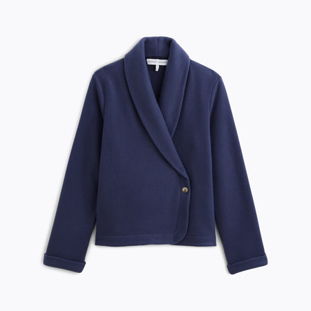 Soft fleece wrap-over long-sleeved Laurence Tavernier bedjacket.
It closes with a single Corozo button. The shawl collar and curved front detail add the final touches of style to this soft, light and cosy bedjacket.
