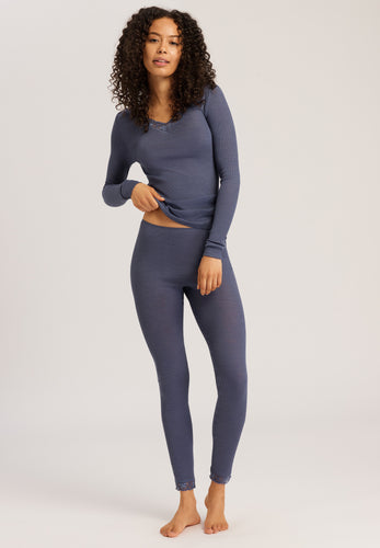 Beautiful Woollen Silk Long Long Johns. This temperature regulating natural fabric is so comfortable to wear. The leggings have no side seams for extra comfort. The hem is edged in a wide, stylish lace. Perfect for under or outerwear.  Fabric mix: 70% Merino Wool, 30% Pure Silk.  Lace: 58% Polyamid, 28% Viscose, 14% Elesthan. Machine washable. Nightshade.