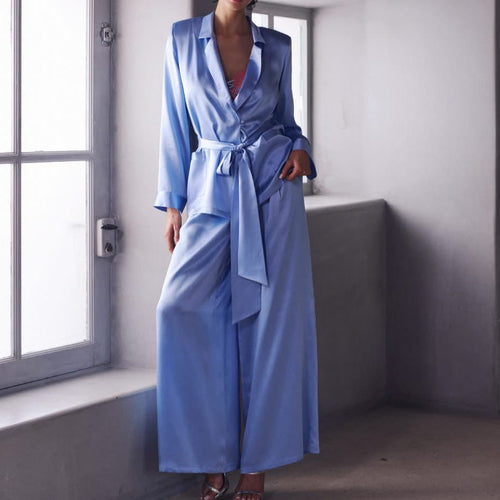The Bea pyjamas embody a bold and contemporary elegance. Made of 100% heavy-weight silk, it plays on the contrasts between structure and fluidity, for a silhouette that is both assertive and comfortable.

The pants, flexible and fluid, have subtle pleating to create a beautiful volume with lightness. The elasticated waist at the back, guaranteeing a perfect fit.

The tailored jacket, draws a clean line thanks to its thin collar and integrated shoulder pads. Its wide belt emphasises the waist and structures 