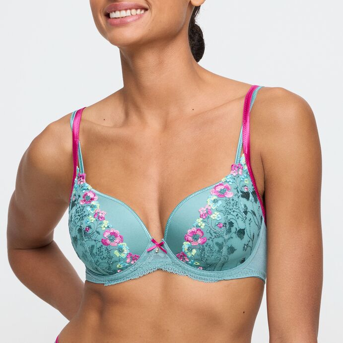 This comfy formed plunge underwire bra gives full cover while offering a lovely cleavage. The stylish contrasting straps have a double detail giving the impression of lightness while offering full support. Now available in a stunning sea-green worn discreetly or to be seen.

Fabric Content: Polyester:56%, Polyamide:33%, Elastane:11%