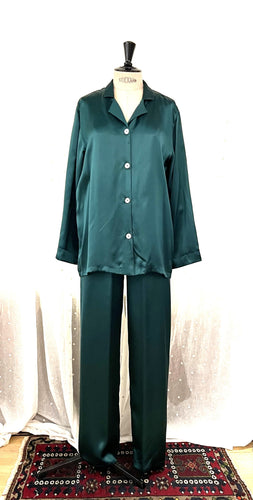 Bottle Green. Classic pure silk 'men's style' pyjamas. They are made from19mm 100% pure heavy weight Silk Satin. One seam on the leg for extra comfort.  Mother-of-pearl buttons, elastic waist on the back of the trouser with a drawstring waist to the front. French seams throughout for that added comfort. Made in Florence, 
Composition: Pure Silk Satin
Made in Italy
Machine washable.