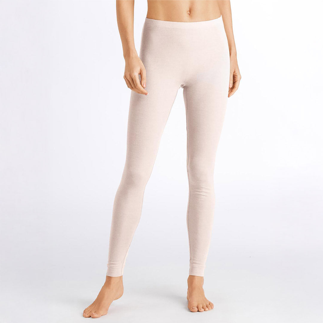 A woman wearing the vanilla silk cashmere leggings. With a soft and wide elastic at the waist and soft trim around the ankle, these will provide the ultimate cosiness!