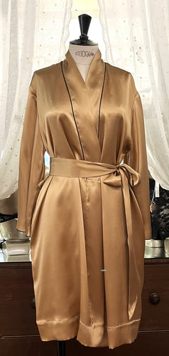 Camel/Black. Beautiful Pure Silk Robe.  Generous Belted at the waist contrasting lace on the sleeve and matching black piping on the Kimono style collar. Two concealed side pockets. Wonderful to wear over any item or nightwear, or to match with our Verdiani Night/Slips.  100% Silk Satin. Lace: 78% Nylon, 16% Elastane, 6% Polyester. Made in Italy. Machine washable. Loose fitting for comfort and movement. 