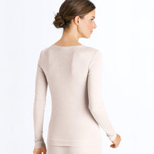 Load image into Gallery viewer, Image of the back of a woman wearing a vanilla silk cashmere top. 
