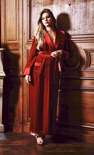 Full length classic style Silk Velvet Dressing Gown.  It is belted at the waist and with a side pocket. Fully lined in silk with silk satin trim on the shawl collar, cuffs and belt. Wonderful to wear over any item of nightwear. 
Composition: Velvet 20% Silk, 80% Viscose. Lining: 92% Silk, 8% Spandex
Details: Loose fit. Waist belt with loops on the sides. Inside pocket on the right-side seam
