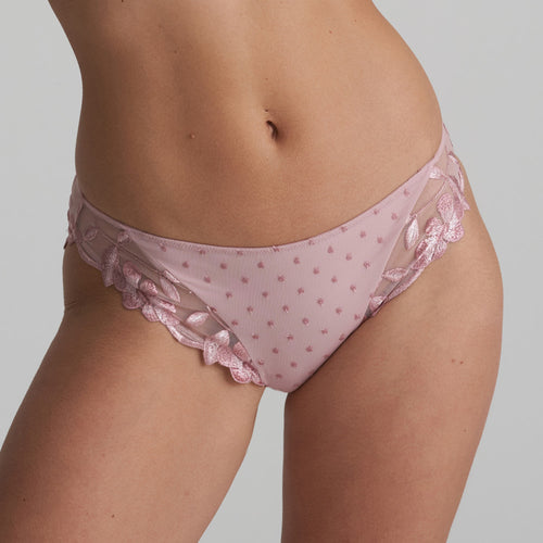 A playful Italian-style briefs with stylish dotted tulle and opulent embroidery. Vintage Pink is a rose make-up hue with a distinct retro vibe. It gives every skin tone a subtle glow and is easy to combine with outfits in lighter colours. Fabric Content: Polyamide:53%, Polyester: 28%, Elastane:13%, Cotton: 6%