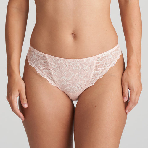 These Rio bikini style briefs are timeless, embracing your natural curves. The lace details are both delicate and fresh.  Fabric Content: Polyamide: 56%, Elastane: 20%, Polyester: 16%, Cotton: 8%