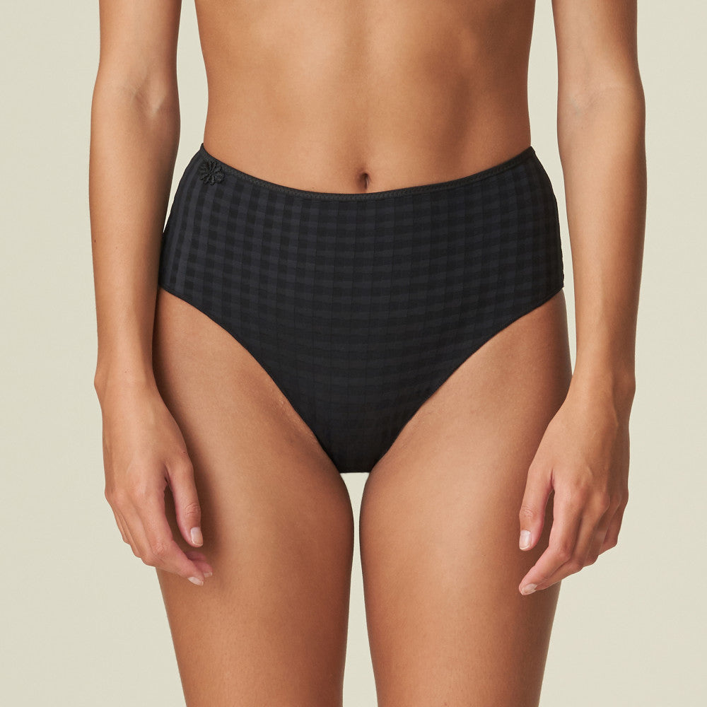 These are a full brief with a wide hip detail and are worn higher on the waist but also cover the bottom completely. They are totally opaque, but with the characteristic An Avero daisy on the waist completes the picture!  Fabric Content: Polyamide: 79%, Elastane: 17%, Cotton: 4%.  Black.