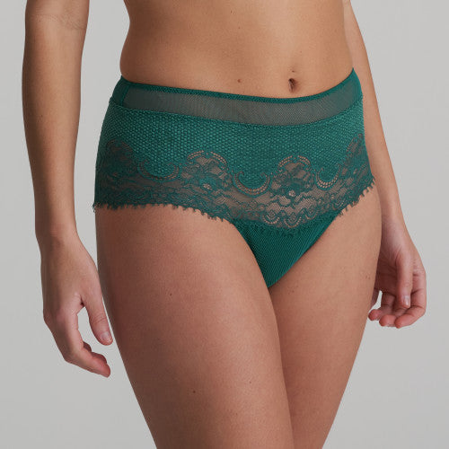 This is a luxurious lace and mesh Hotpants in Jasper Green. They have feminine, retro look which features Italian black lace embroidery.  It is wide at the hip for a smooth silhouette. The strapping detail at the back offers that extra style and design.  Fabric content: Polyamide: 86%, Elastane: 11%, Cotton: 3%