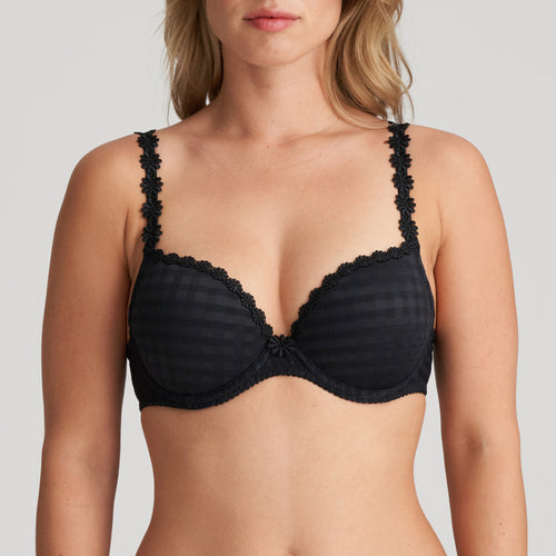 Push-up plunge bra with integrated padding for a deep cleavage, gently edged with the Avero signature daisy embroidery. This bra lifts beautifully, resulting in a seductive cleavage. Particularly good for smaller bust sizes.   Fabric Content: Polyester: 83%, Polyamide: 13%, Elastane: 4%