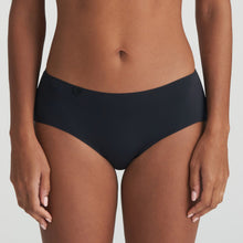 Load image into Gallery viewer, Charcoal shorts have a glued seam, not stitched, to ensure a fully seamless look. The ultra-light fabric ensures a wonderfully comfortable fit with no visible lines.  Fabric Content: Polyamide: 81%, Elastane:13%, Cotton: 6%
