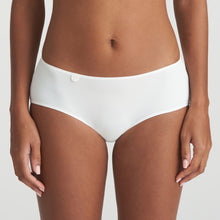 Load image into Gallery viewer, Ivory shorts have a glued seam, not stitched, to ensure a fully seamless look. The ultra-light fabric ensures a wonderfully comfortable fit with no visible lines.  Fabric Content: Polyamide: 81%, Elastane:13%, Cotton: 6%
