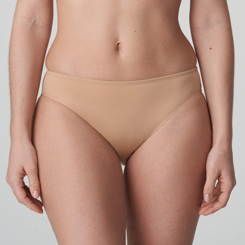 Low-key yet elegant Rio briefs in a modern cut that fits closely. The briefs have an invisible finish and do not pinch.  Fabric Content: Polyamide: 76%, Elastane: 19%, Cotton: 5%. Cognac.