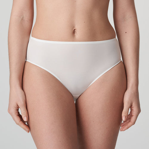 Full smooth briefs, perfect for everyday wear, under trousers of slim fitting skirts. Soft and totally comfortable.  Fabric Content: Polyamide: 75%, Elastane: 19%, Cotton: 6%. Ivory.