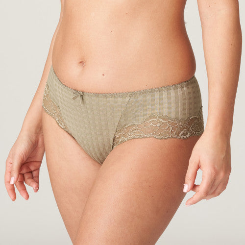 A most flattering hipster style brief, giving a modern look to a stylish and elegant piece of underwear.   Fabric content: Polyamide: 72%, Elastane: 23%, Cotton: 5%. Golden Olive.
