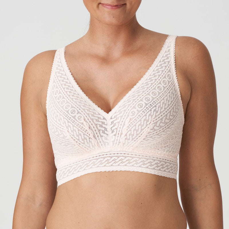 Famous for their beautifully crafted bras catering to the larger bust, Montara is a new member to the Prima Donna family. The is an lace non-wire bralette with a modern look. It has a pretty stretch lace on the cup. It has a longer line for comfort and support.   Fabric: Polyamide: 89%, Elastane: 11%