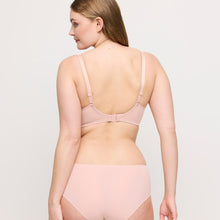 Load image into Gallery viewer, Powder Rose Excellent seamless deep plunge bra with moulded cup. Soft to wear and completely smooth under any garment.
Fabric: Polyamide: 53%, Elastane: 24%, Polyester: 23%

