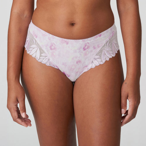 Luxurious G/String with wide lace embroidery over the hip and bottom. Beautifully finished for comfort and style.  Fabric: Polyamide: 77%, Elastane: 9%, Polyester: 8%, Cotton: 6%