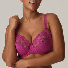 Load image into Gallery viewer, The Madison series is a keeper for many fans. No surprise, because this is very much a youthful, elegant series, thanks to the combination of checks and lace. This bra’s sublime fit has long been acclaimed. The cups are sewn from three sections to support, centre and lift the bust optimally. It not only makes you look slimmer, but it’s also exceptionally comfortable too! Fabric content: Polyamide: 83%, Elastane:17%
