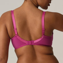 Load image into Gallery viewer, The Madison series is a keeper for many fans. No surprise, because this is very much a youthful, elegant series, thanks to the combination of checks and lace. This bra’s sublime fit has long been acclaimed. The cups are sewn from three sections to support, centre and lift the bust optimally. It not only makes you look slimmer, but it’s also exceptionally comfortable too! Fabric content: Polyamide: 83%, Elastane:17%
